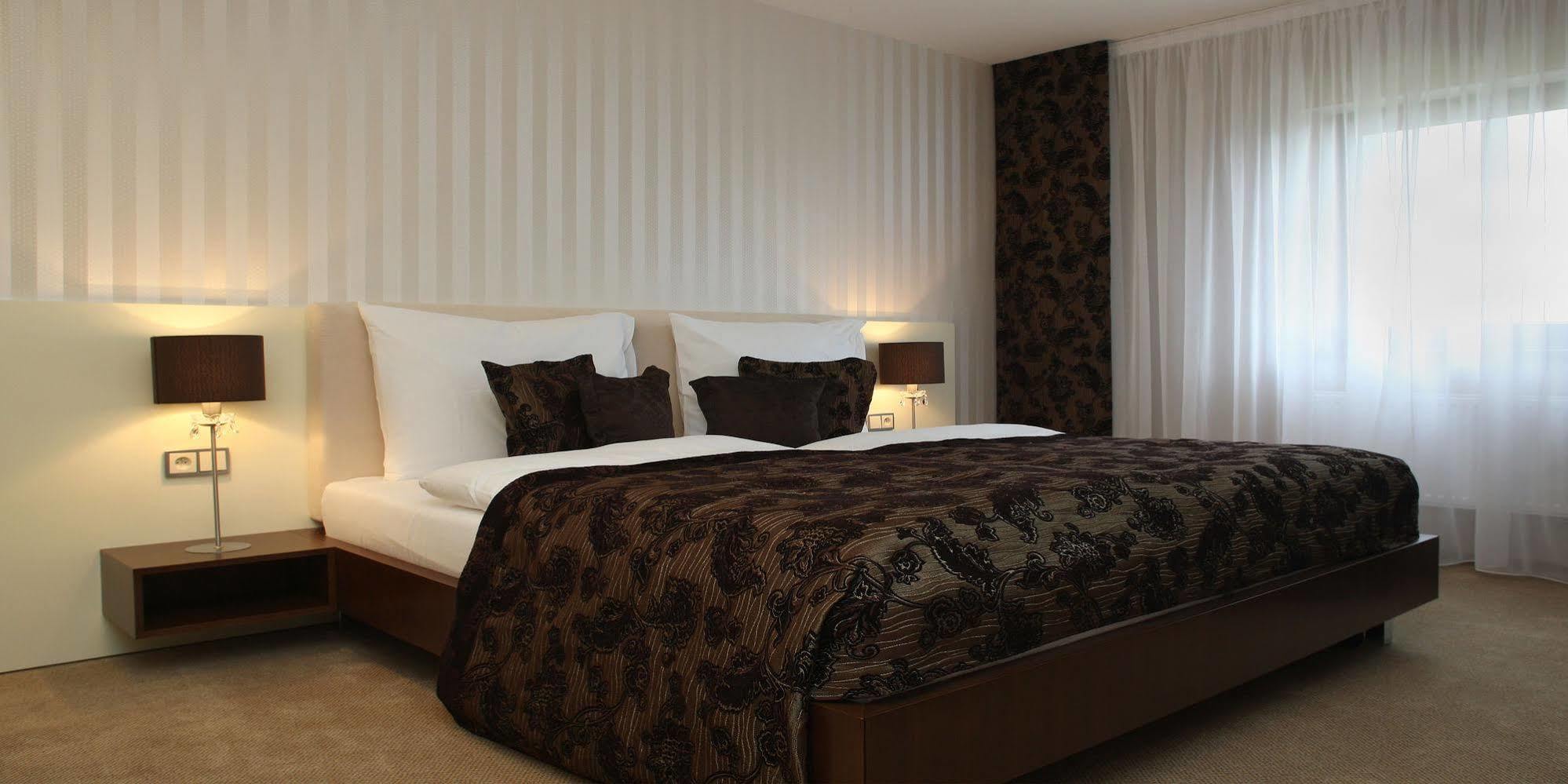 بلزن Golden Fish Apartmany Xia المظهر الخارجي الصورة